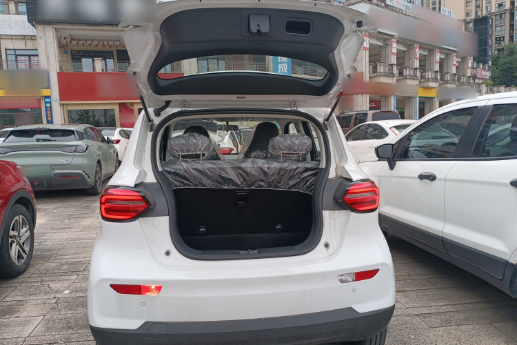 零跑汽车 零跑T03 2024款 200轻享版机舱底盘23