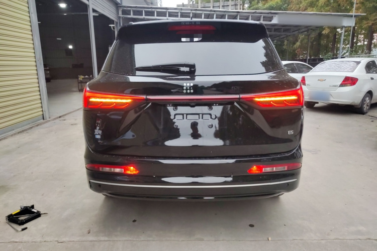 蓝电E5 2023款 1.5L DE-i 100KM畅享型 7座车身外观6