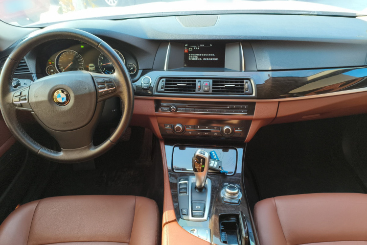 宝马5系 2014款 525Li 领先型中控内饰12