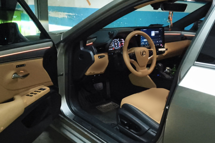 雷克萨斯ES 2025款 200 臻享版中控内饰20
