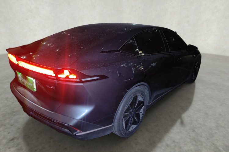 深蓝汽车 深蓝SL03 2022款 1.5L 1200增程版车身外观7