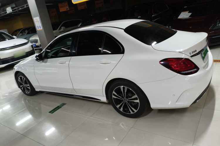 奔驰C级 2019款 C 260 运动版车身外观4