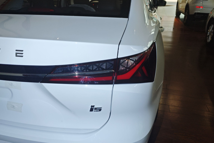 荣威i5 2026款 1.5L CVT豪华版车身外观9