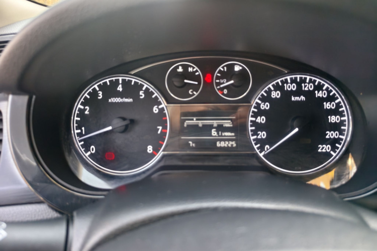 日产 骐达TIIDA 2014款 1.6L 手动智能型中控内饰7005