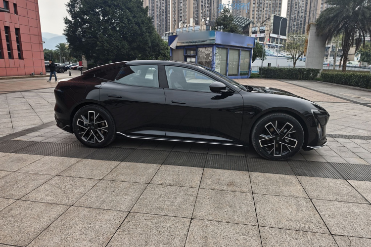 阿维塔06 2025款 Pro增程版车身外观6002