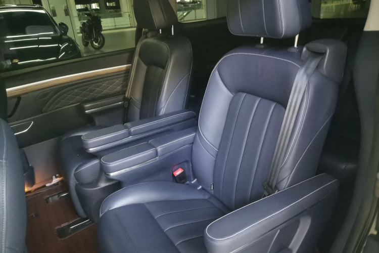 广汽传祺 传祺M8 2019款 320T 至尊版中控内饰21