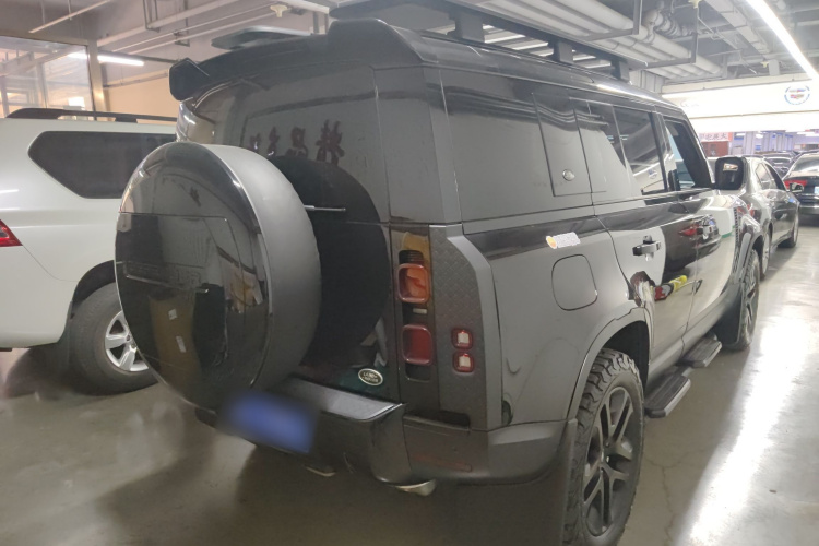 路虎卫士 2023款 改款 110 3.0T P400 暗黑特别版车身外观6003