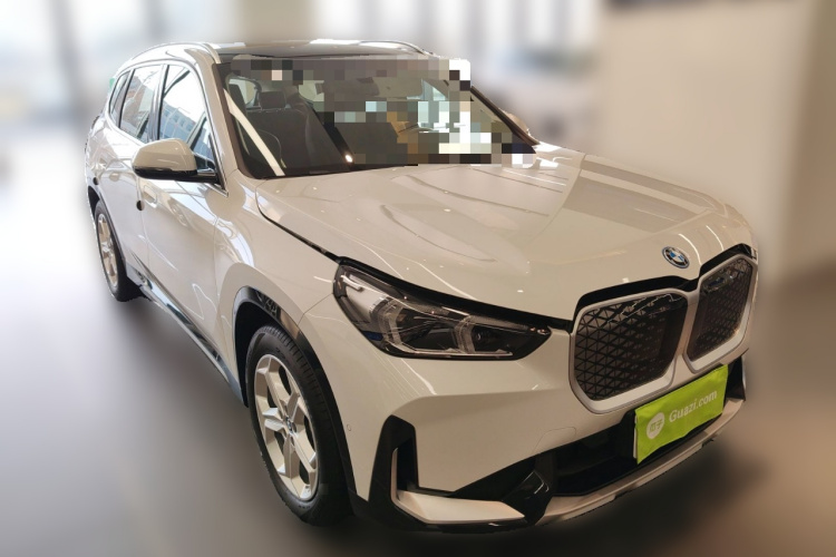 宝马iX1 2023款 eDrive25L X设计套装车身外观3