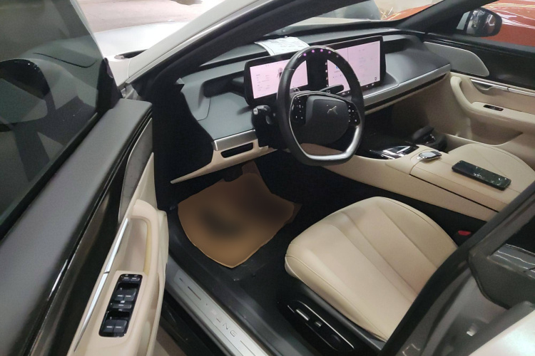 小鹏P7 2023款 586E中控内饰7003