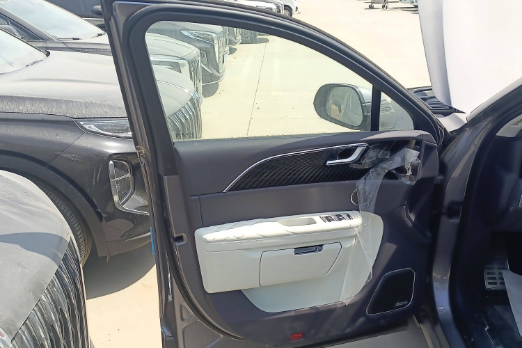 红旗E-HS9 2024款 660km 旗畅版 六座中控内饰7007