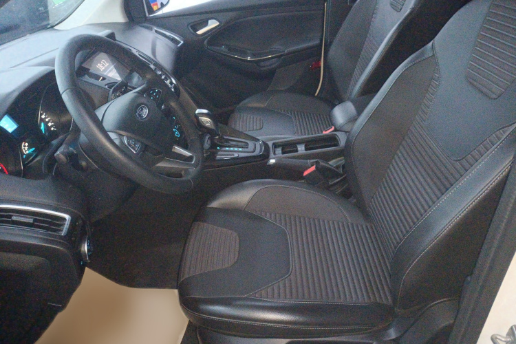 福特 福克斯 2018款 两厢经典 1.6L 自动风尚型智行版局部细节19