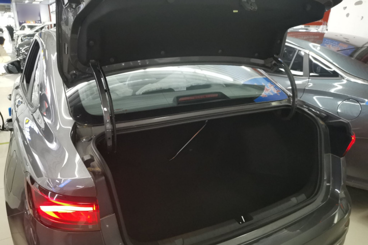 吉利汽车 帝豪 2026款 第4代 400万纪念款 1.5L 手动超越型机舱底盘23