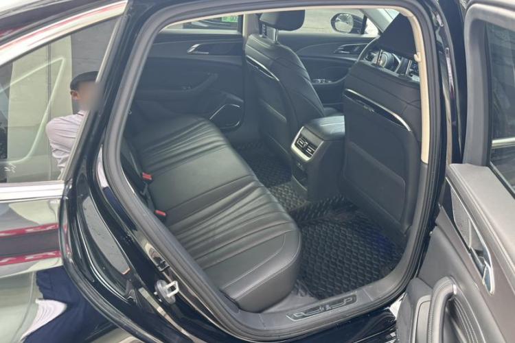 红旗H5 2024款 2.0T 自动智联旗畅版中控内饰7008