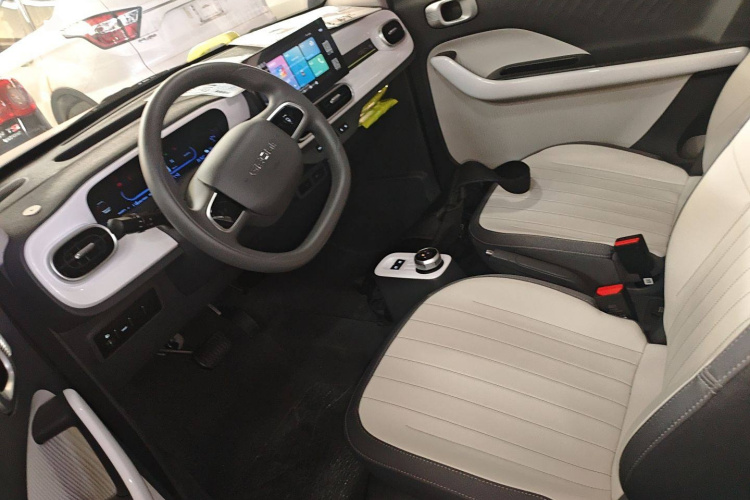 吉利银河 2025款 210km 熊猫骑士中控内饰19