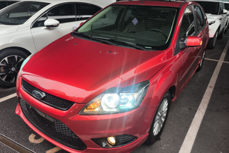 福特 福克斯 2013款 两厢经典 1.8L 手动时尚型车身外观1