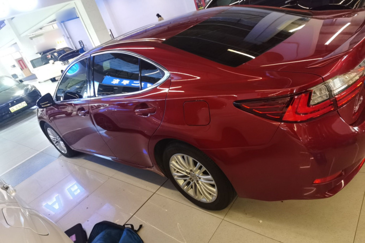 雷克萨斯ES 2015款 200 精英版车身外观4