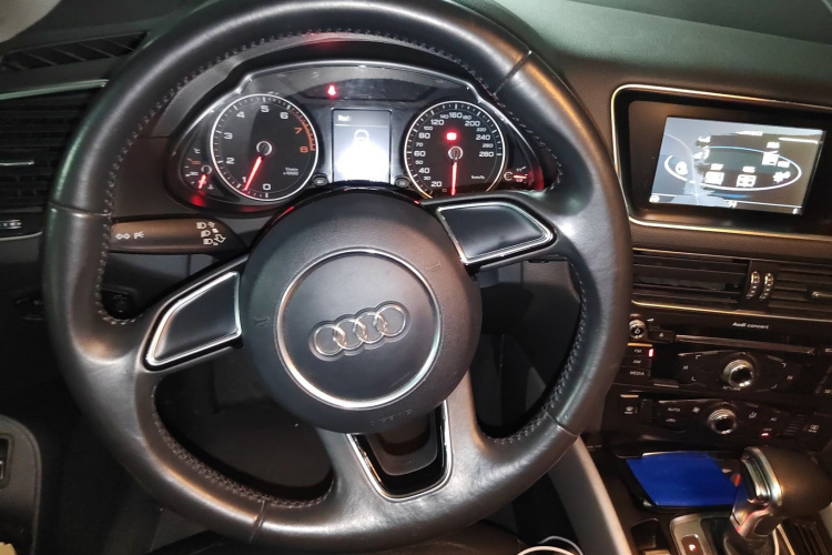 奥迪Q5 2013款 40 TFSI 进取型中控内饰13