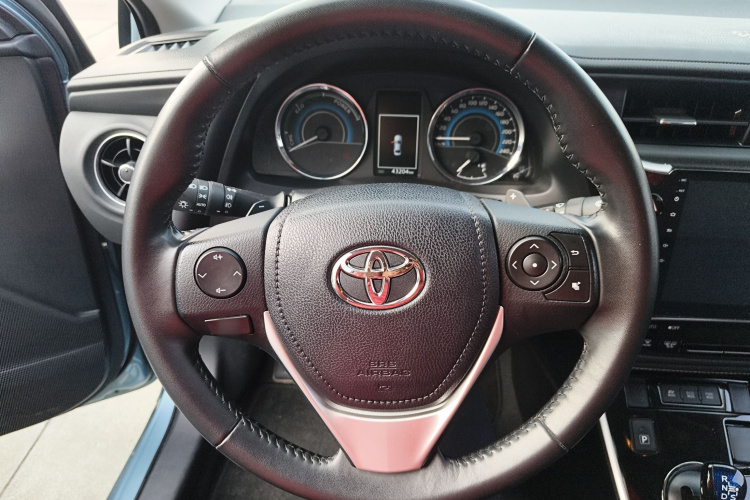 丰田 卡罗拉 2017款 改款双擎 1.8L E-CVT精英版中控内饰13