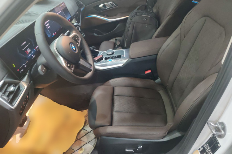 宝马i3 2024款 eDrive 40 L 曜夜套装中控内饰19