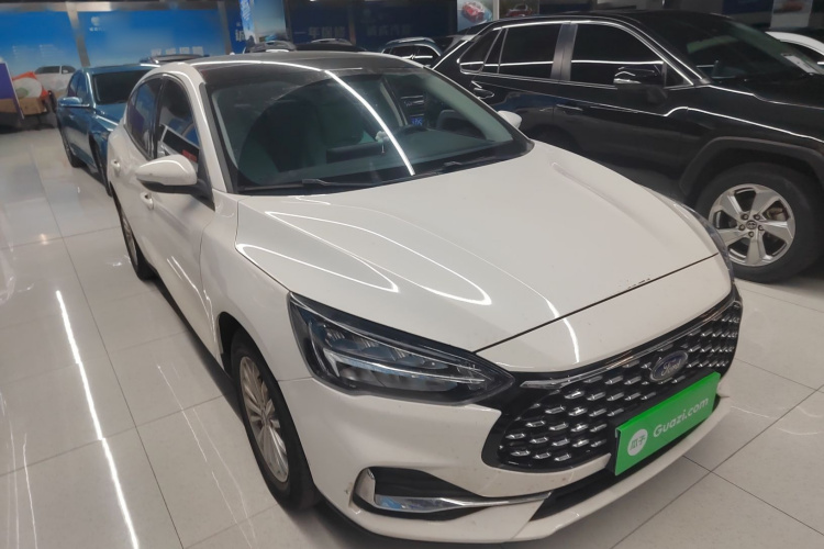 福特 福克斯 2021款 三厢 EcoBoost 180 自动锋潮型车身外观3