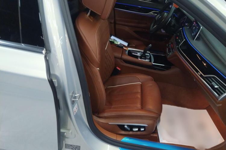 宝马7系 2018款 740Li xDrive 尊享型 M运动套装中控内饰41