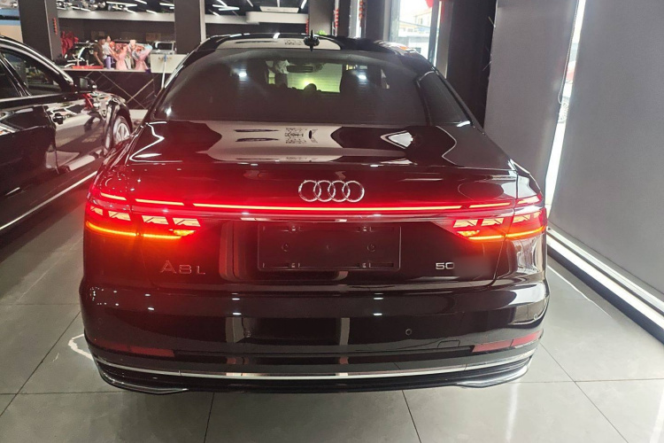 奥迪A8 2024款 A8L 50 TFSI quattro 臻选型车身外观6004