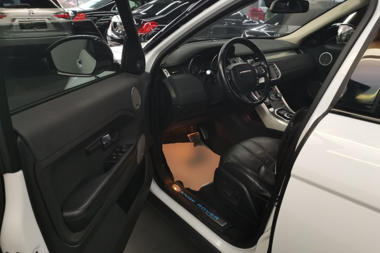 路虎 揽胜极光(进口) 2014款 2.0T 5门耀享版中控内饰20