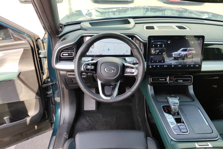 广汽传祺 传祺GS8 2022款 领航系列 2.0TGDI 两驱尊贵版（七座）中控内饰13