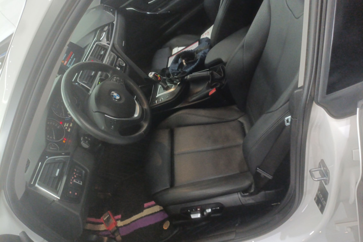 宝马3系GT 2019款 320i 时尚型中控内饰19