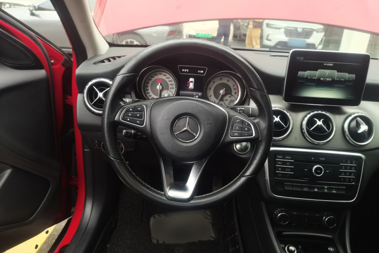 奔驰GLA 2016款 GLA 200 时尚型局部细节13