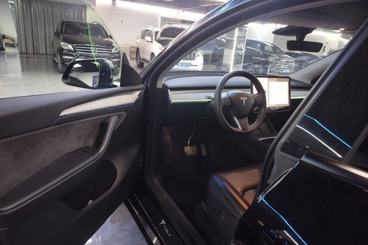 特斯拉 Model Y 2023款 后轮驱动版中控内饰20