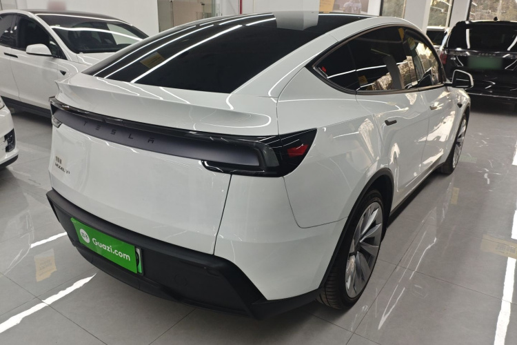 特斯拉 Model Y 2025款 长续航全轮驱动版车身外观7