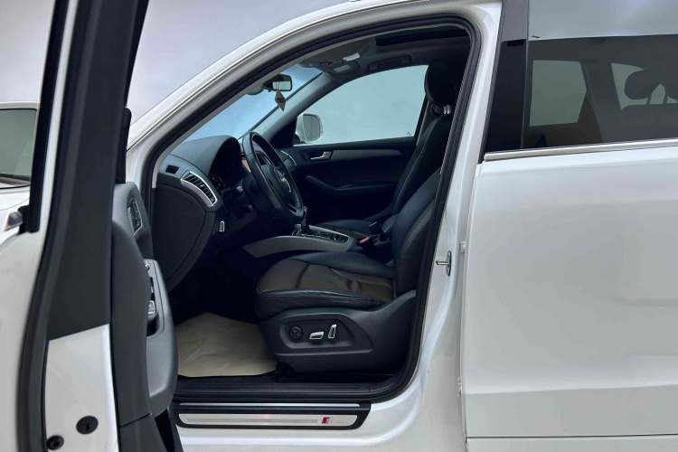 奥迪Q5 2017款 Plus 40 TFSI 进取型中控内饰7001