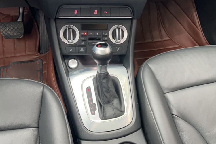 奥迪Q3 2016款 35 TFSI 典藏版 舒享型中控内饰7002