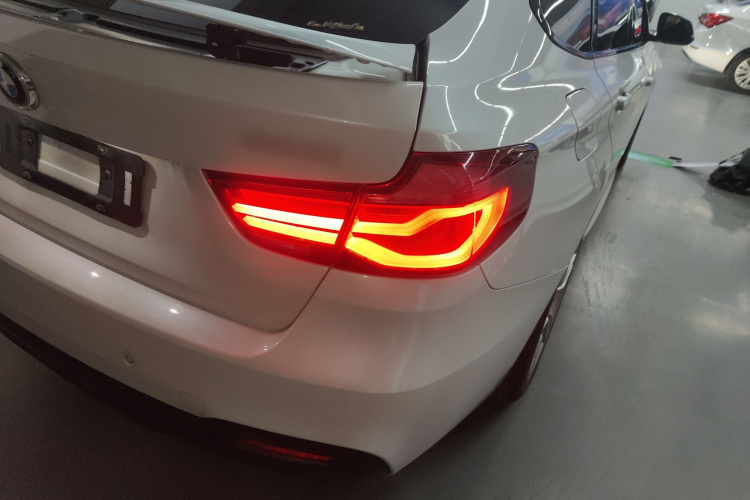 宝马3系GT 2019款 320i M运动套装车身外观6006