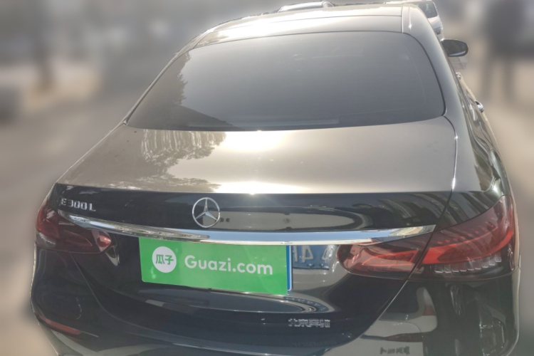 奔驰E级 2023款 改款 E 300 L 时尚型车身外观6