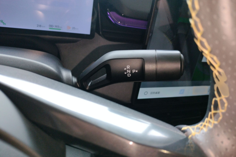 领克08 EM-P 2025款 220km 四驱性能Halo局部细节18