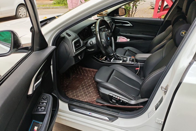 宝马1系 2019款 118i M运动套装中控内饰7003