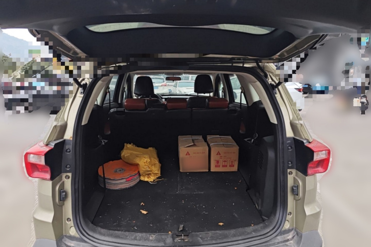 北汽幻速S3 2016款 S3L 1.5L 手动尊贵型中控内饰23