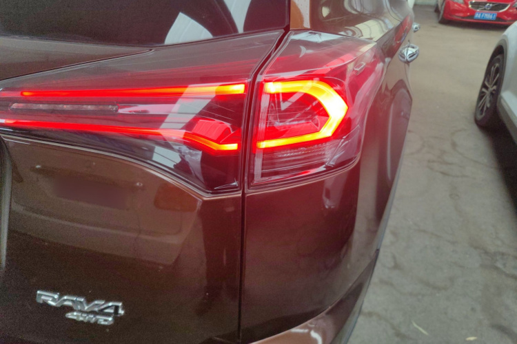 丰田 RAV4荣放 2016款 2.5L 自动四驱精英版车身外观6006