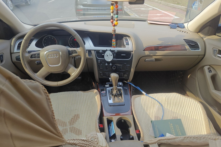 奥迪A4L 2011款 2.0 TFSI 技术型中控内饰7002