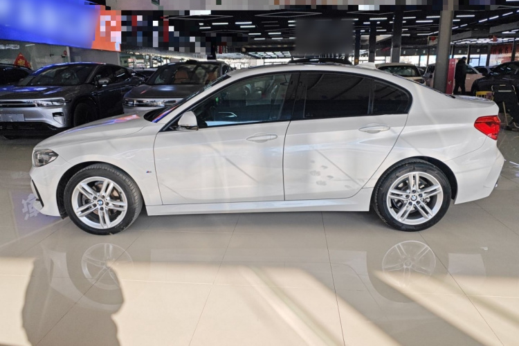 宝马1系 2019款 118i M运动套装车身外观4