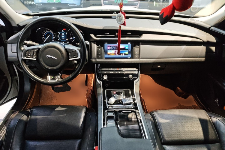 捷豹XF 2016款 XF 2.0T 两驱R-Sport运动版中控内饰7002