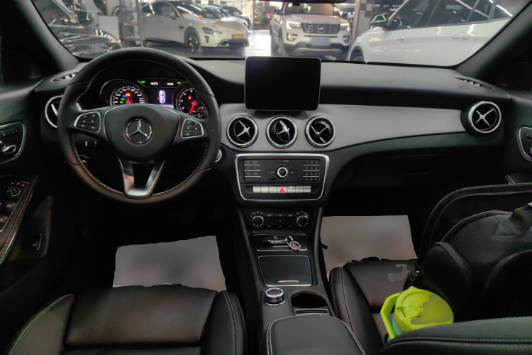 奔驰CLA 2018款 CLA 200 时尚型中控内饰12