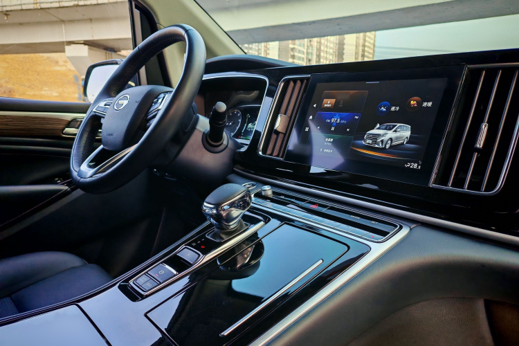 广汽传祺 传祺M8 2024款 领秀系列 390T 尊享版中控内饰7002