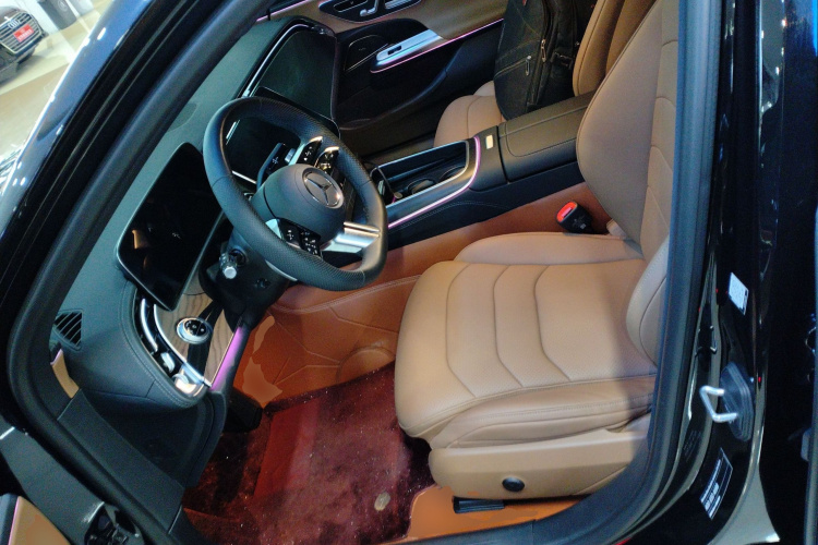 奔驰E级 2024款 改款 E 300 L 时尚运动型中控内饰19