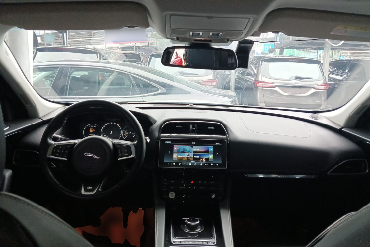 捷豹F-PACE 2016款 2.0T 两驱R-Sport运动版中控内饰7002