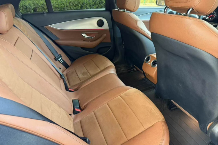 奔驰E级 2017款 E 200 运动型中控内饰7002