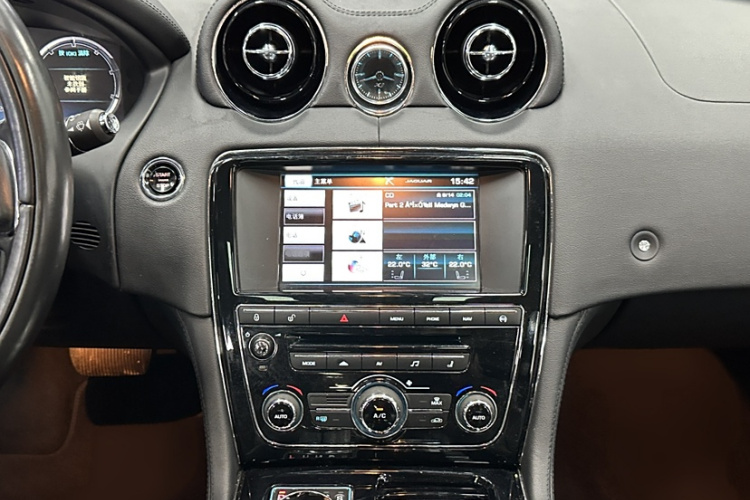 捷豹XJ 2015款  XJL 3.0 SC 两驱全景商务版局部细节9005