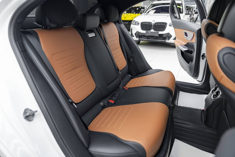 奔驰C级 2023款 改款 C 200 L 运动版中控内饰7004